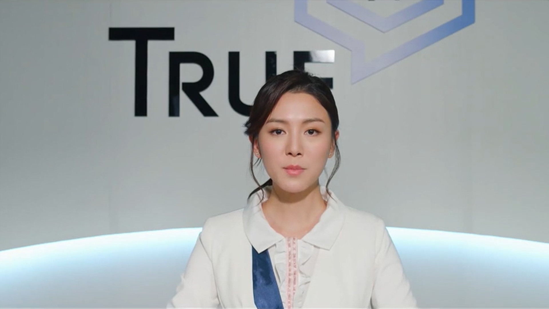 美女主播每天播报假新闻,最后竟发现,自己也是假的……《理想国:后美好时代》
